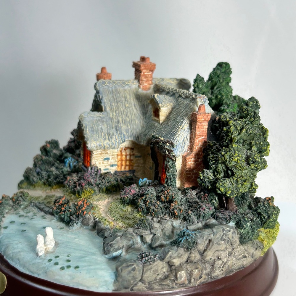 Thomas Kinkade Everett's Cottage Miniature Light Up Sculpture Village Scene - Picture 3 of 7